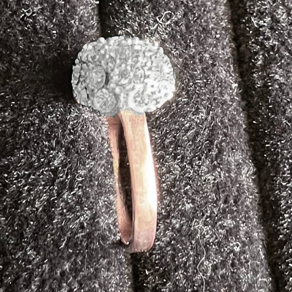 Diamond Cluster Gold Rose Ring - Picture 5 of 6